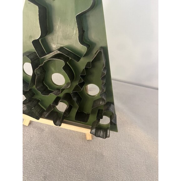 Vintage HOAN Green Christmas Tree Cookie Cutter Stand With 8 Assorted Metal Cutt - Picture 5 of 8